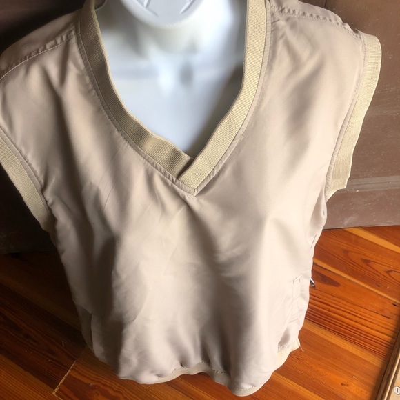 Tres Bien tan vest size large - Picture 8 of 8